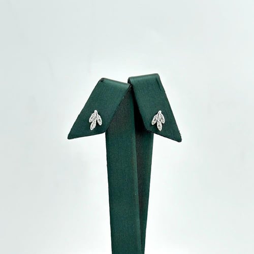 طقم ذهب ابيض تصميم الماس بقصات الباقييت ( 9.3 جرام...