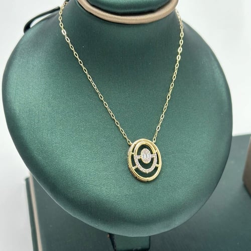 نصف طقم بتصميم عصري و مميز ( 4.2 جرام - عيار 18 -...