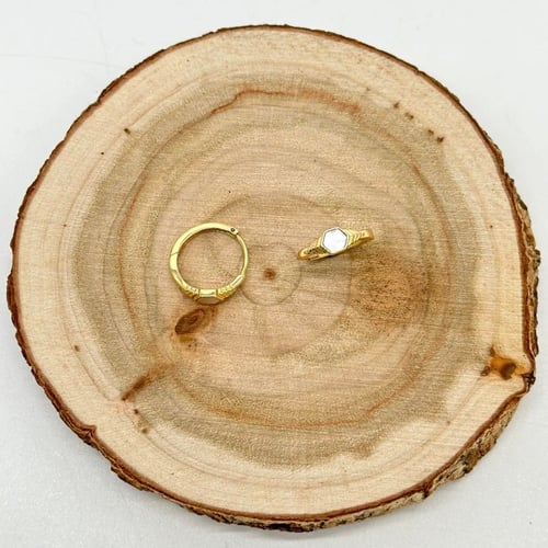 حلق ناعم ايطالي مع صدف ( 1.4 جرام - عيار 18 - EA01...