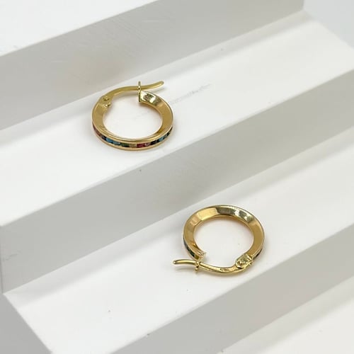 حلق ناعم مّطعم بزركون الملون ( 1.5 جرام - عيار 18...