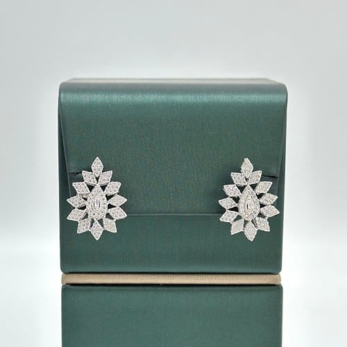 حلق مّطعم بزركون سويسري ( 5.9 جرام - عيار 18 - EA0...