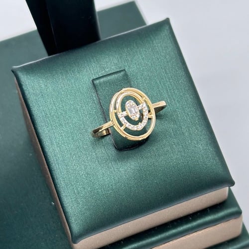 نصف طقم بتصميم عصري و مميز ( 4.2 جرام - عيار 18 -...