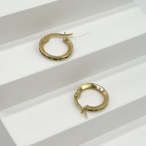 حلق ناعم مّطعم بزركون الملون ( 1.5 جرام - عيار 18...