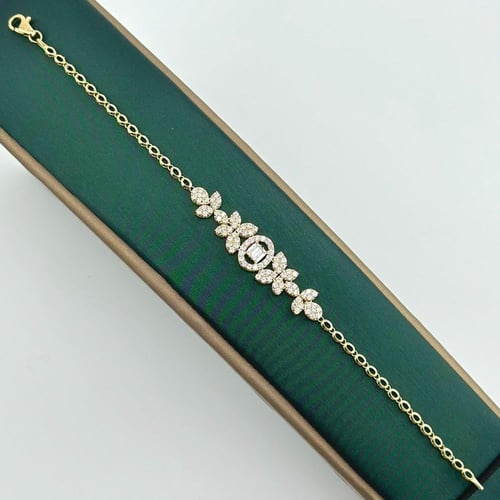 طقم ذهب عيار 18 مميز بقصات الباقييت ( 35.8 جرام -...