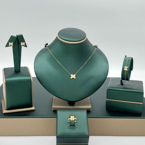 طقم ناعم تصميم الماس (3.4جرام - عيار 21 - SE00567...