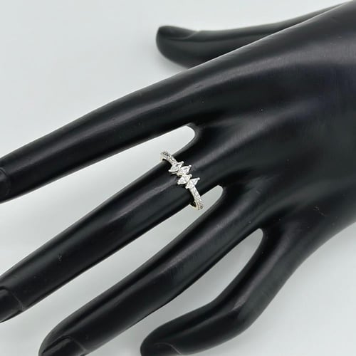 خاتم الأناقة اللامتناهية بقصات الماركيز ( 1.7 جرام...