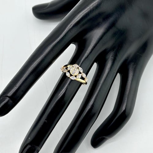 خاتم ذهب تصميم الماس ( 1.8 جرام - عيار 18 - RI0357...