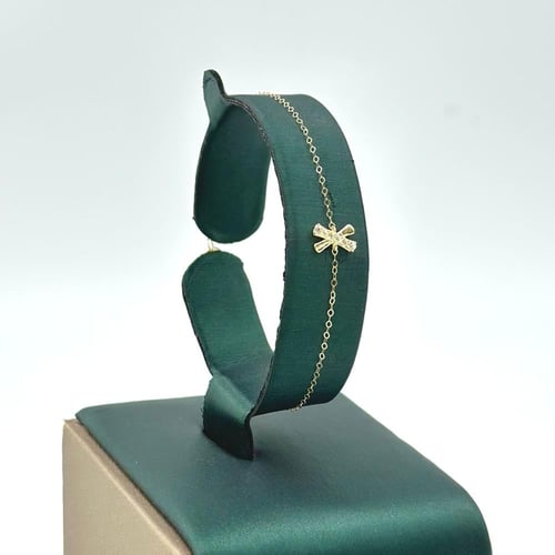 طقم ذهب اصفر ناعم تصميم الماس ( 1.9 جرام- عيار 18...