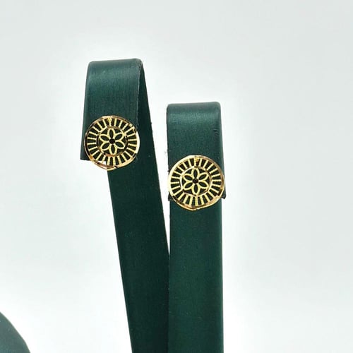 نصف طقم دائري بتصميم شرقي انيق ( 4.6 جرام - عيار 2...