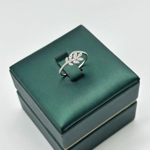 طقم غصن الامل تصميم الماس ( 5.3 جرام - عيار 18 - S...