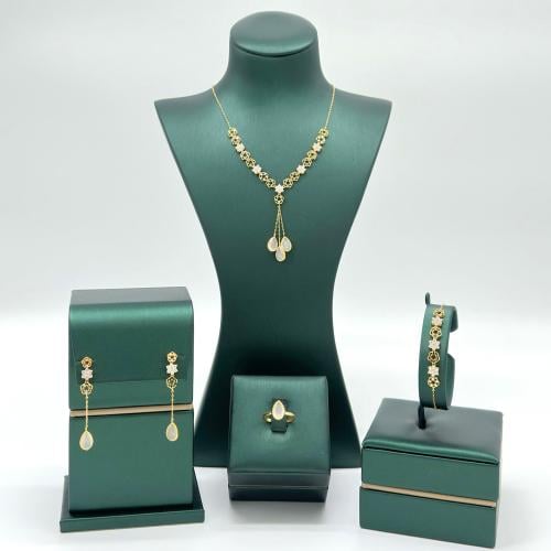 طقم دموع وردية تصميم الماس ( 11.4 جرام - عيار 21 -...