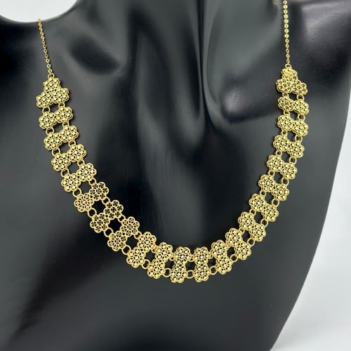 عقد طوق دورين على شكل ورود ( 11.6 جرام - عيار 21 -...