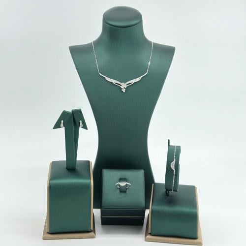 طقم تصميم الماس شكل وردة ( 5.9 جرام - عيار 18 - SE...