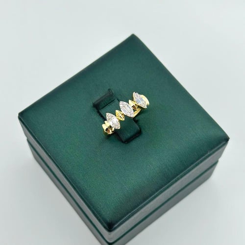 خاتم تصميم الماس مطعّم بقصات الباقييت ( 1.5 جرام -...