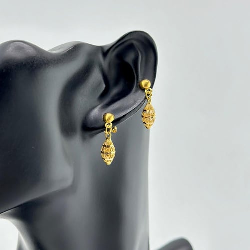 حلق بتصميم شرقي انيق ( 2.7 جرام - عيار 21 - EA0061...