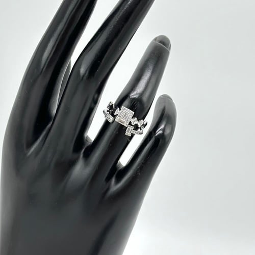 خاتم تصميم الماس بقصات الباقييت ( 2.1 جرام - عيار...