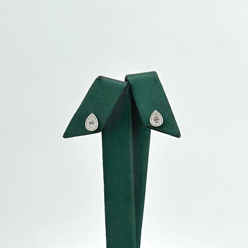 طقم دمعة مطعّم بقصّات الباقييت ( 8.3 جرام - عيار 1...