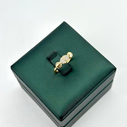 طقم ذهب بتصميم عصري و مميز ( 12.7 جرام - عيار 18 -...