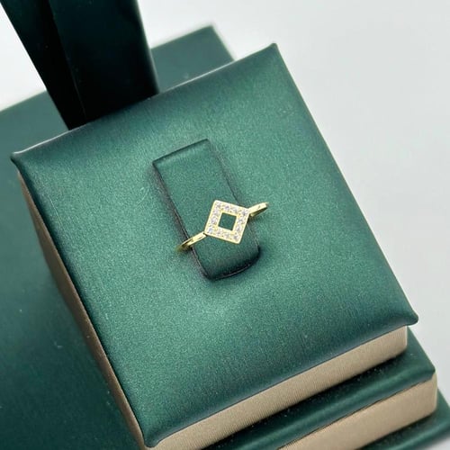 طقم ذهب اطفال تصميم الماس ( 1.5 جرام - عيار 18 - K...