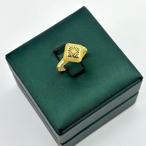 نصف طقم على شكل معين ( 6.8 جرام - عيار 21 - HSE007...