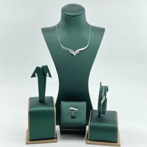 طقم سنابل مطعّم بقصات الباقييت ( 7.5 جرام - عيار 1...