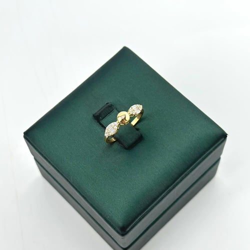 طقم ذهب تصميم الماس انيق و مميز ( 10.7 جرام - عيار...