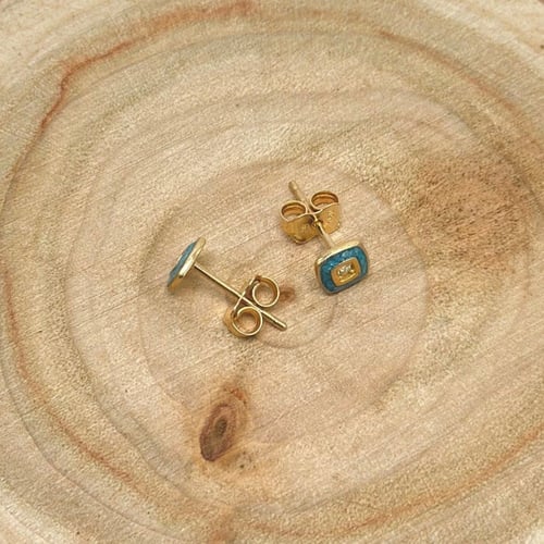 حلق ناعم ايطالي على شكل مربع ( 1.1 جرام - عيار 18...