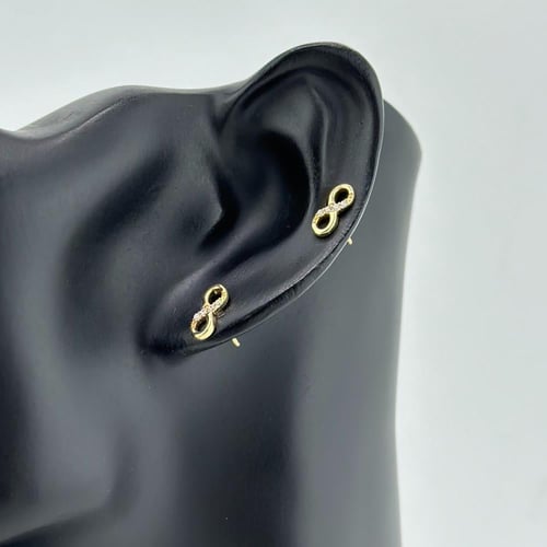 حلق ناعم انيق تصميم الماس بشكل انفنيتي ( 2.0 جرام...