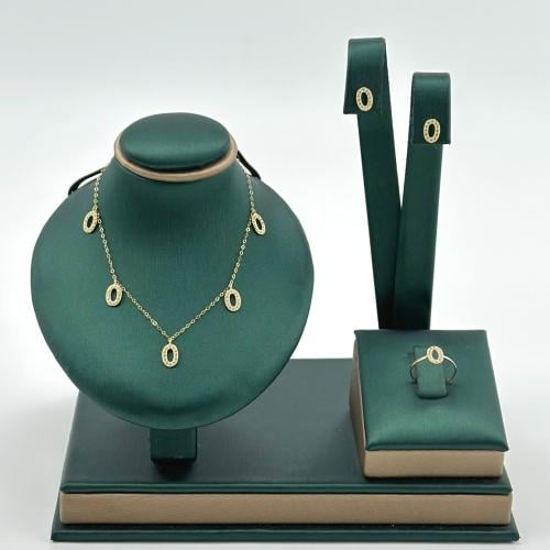 طقم ذهب اطفال تصميم الماس ( 1.5 جرام - عيار 18 - K...