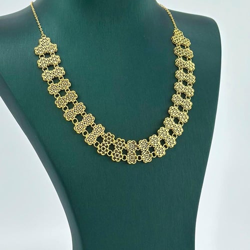 عقد طوق دورين على شكل ورود ( 11.6 جرام - عيار 21 -...