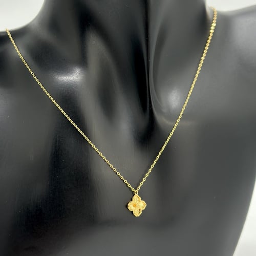 عقد ناعم على شكل وردة ( 1.1 جرام - عيار 21 - NE048...