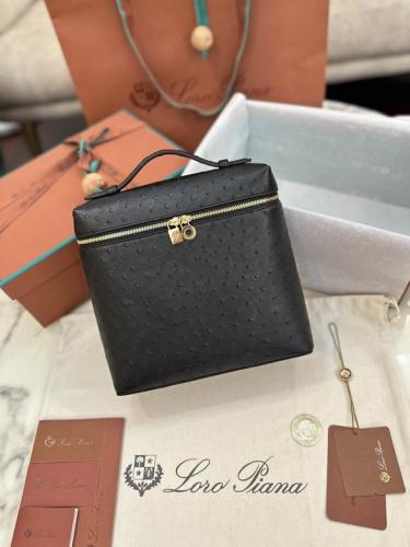 شنطة لورو بيانا جلد نعامة