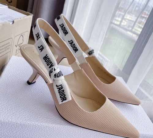 كعب Dior