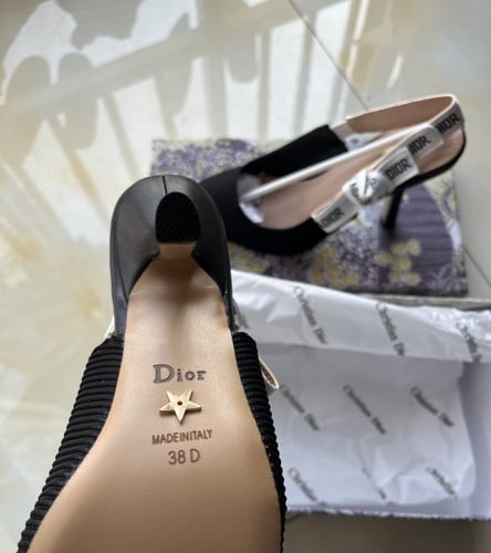 كعب Dior