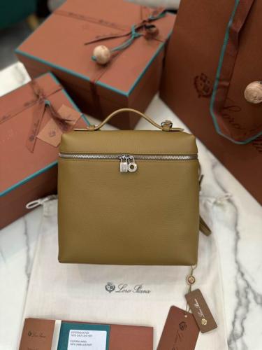 شنطة لورو بيانا