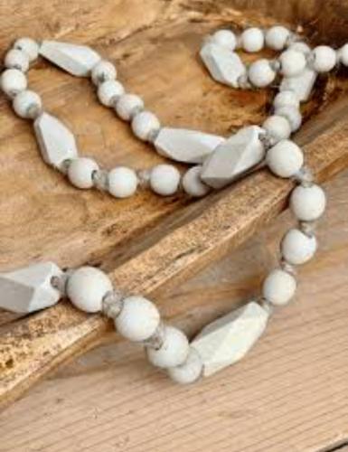 مسبحة خشب ديكور لون ابيض 8947