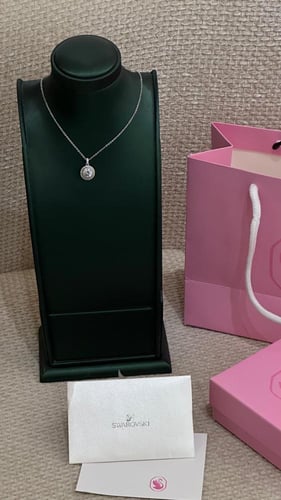 سلسال Swarovski