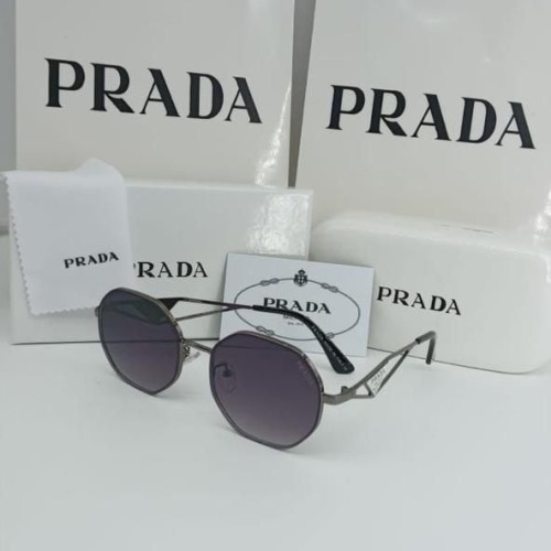 نظارات شمسية ماركة Prada