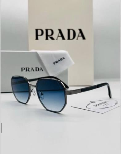 نظارات شمسية ماركة Prada