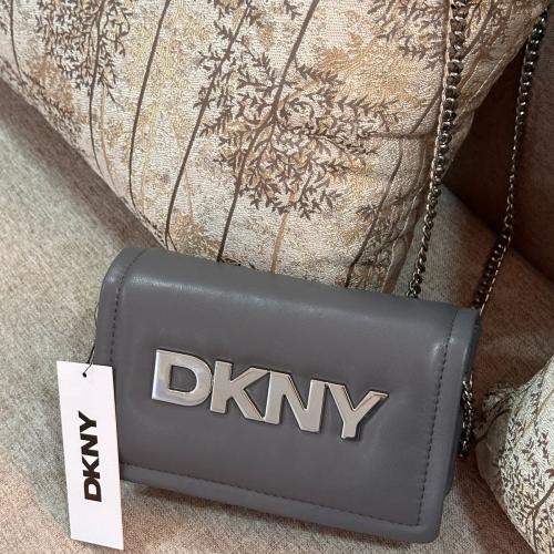 شنطة نسائية دكني -DKNY