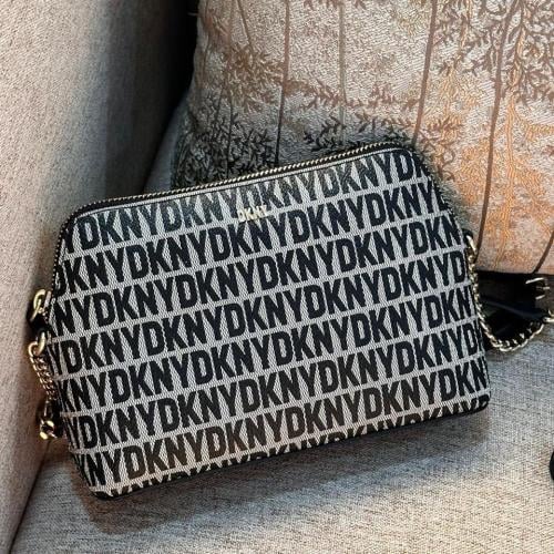 شنطة نسائية دكني -DKNY