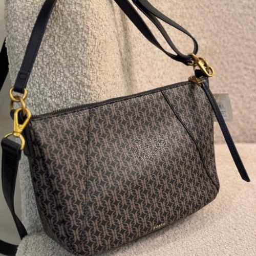 شنطة نسائية من fossil