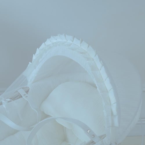 سلة موسى (خيزران ابيض) بقماش مقلم اوف وايت