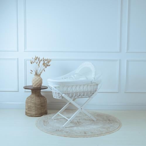 سلة موسى (خيزران ابيض) بقماش مقلم اوف وايت