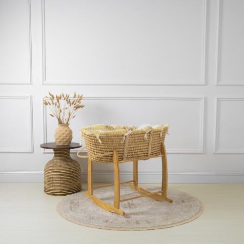 سلة موسى قش بقماش قطن سكري بإطراف مكشكشة