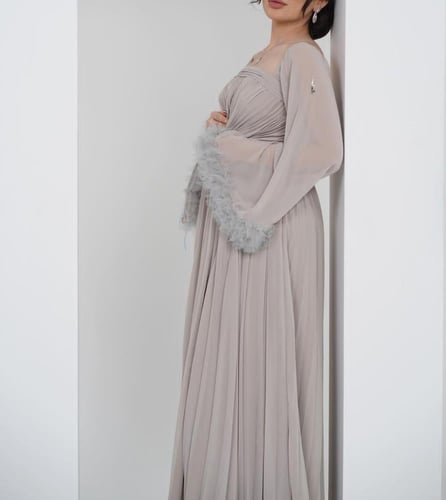 فستان حوامل تكسير لون رصاصي فاتح