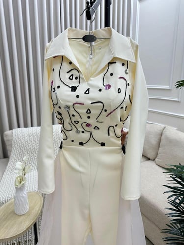 جمبسوت العيد الأبيض بتصميم فاخر وذيل أورجنزا