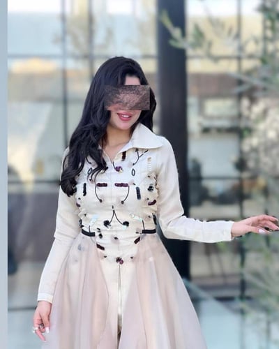 جمبسوت العيد الأبيض بتصميم فاخر وذيل أورجنزا