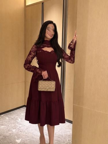 فستان ميد عودي من قماش الباربي والدانتيل الفاخر بأ...