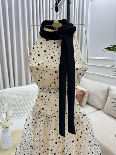 فستان شيفون ناعم بنقاط البولكا لإطلالة أنيقة في ال...